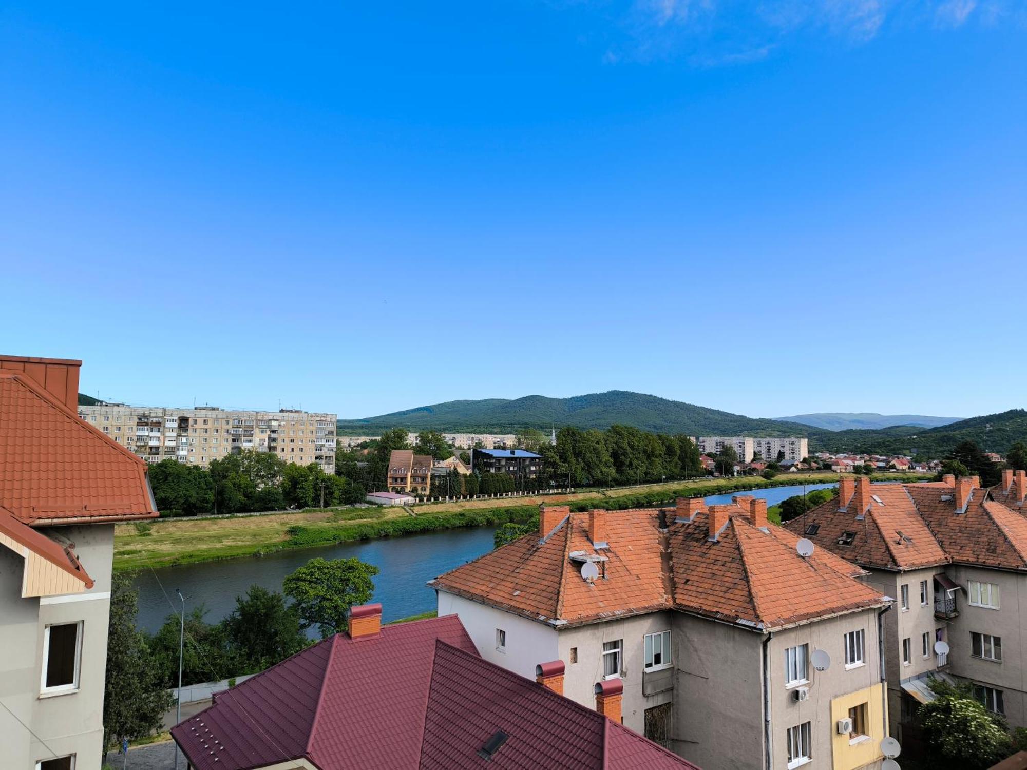Apartments Domovik Parkaniya, 2A Mukachevo Exterior foto