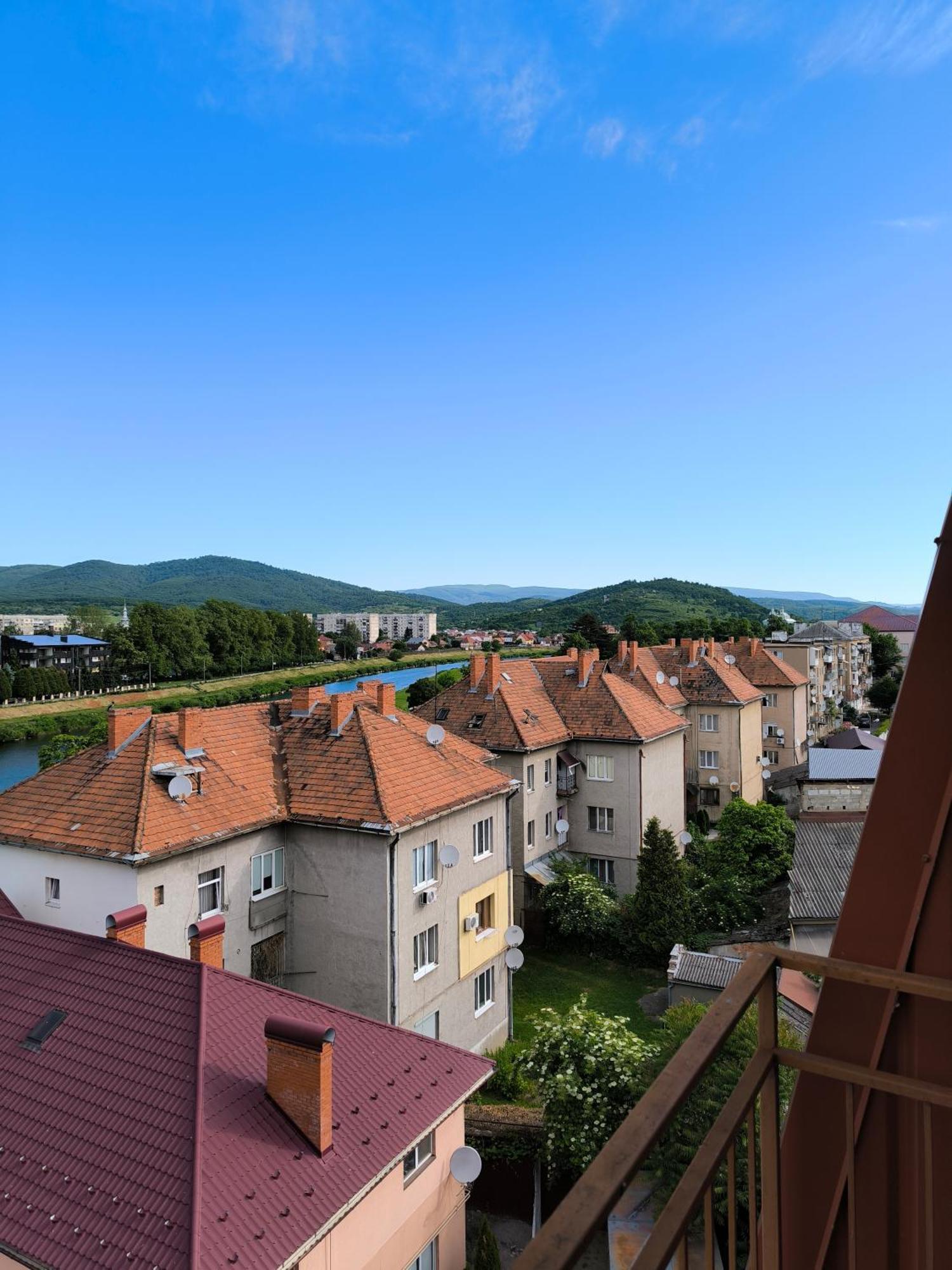 Apartments Domovik Parkaniya, 2A Mukachevo Exterior foto