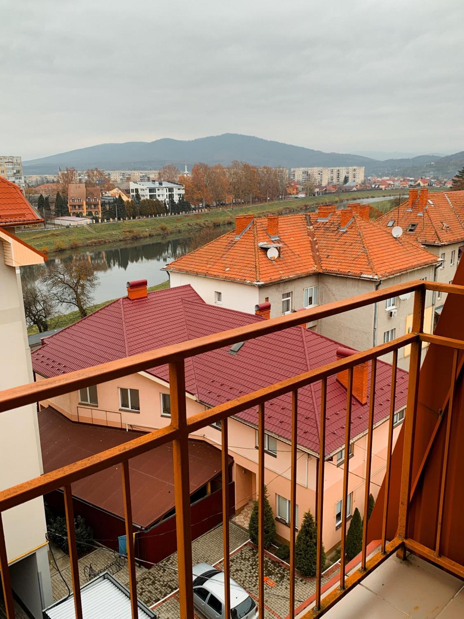 Apartments Domovik Parkaniya, 2A Mukachevo Exterior foto